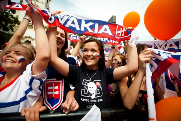 Bratislava žila hokejom, ulicami tieklo šampanské