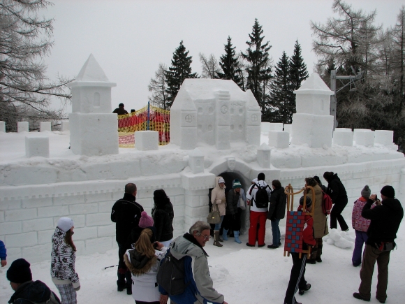 V rámci podujatia Tatry Ice Master vyrástol na Hrebienku veľký snežný hrad. 