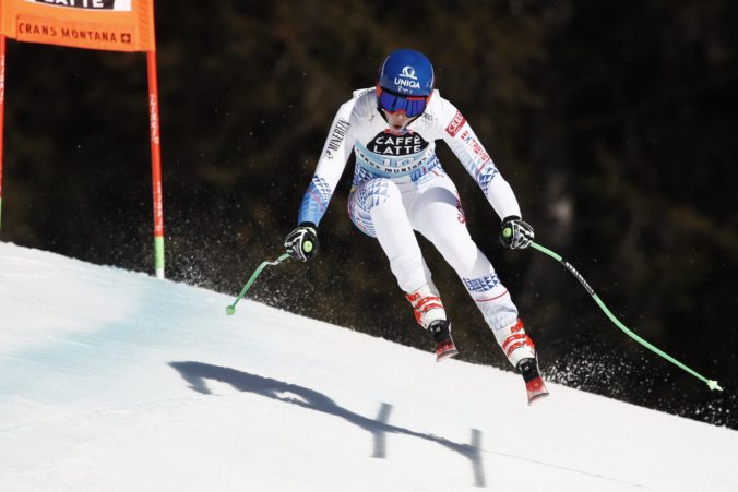 Slovenská lyžiarka Petra Vlhová počas sobotňajšieho zjazdu Svetového pohára vo švajčiarskej Crans Montane. Crans Montana, 22. február 2020. Foto: SITA/AP.