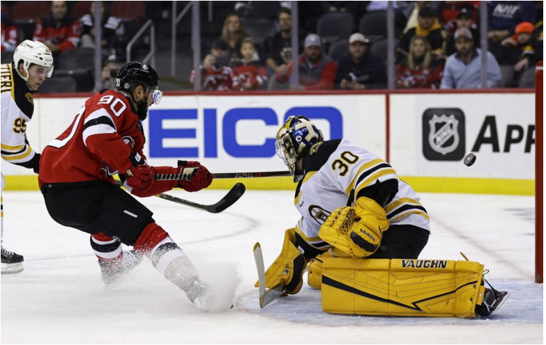 NHL: Tatar rozhodol gólom o víťazstve New Jersey, Slafkovský asistoval