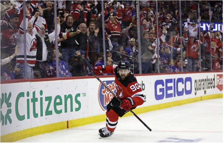 NHL: Tatar prispel gólom k postupu Devils, v 2. kole narazia na Carolinu
