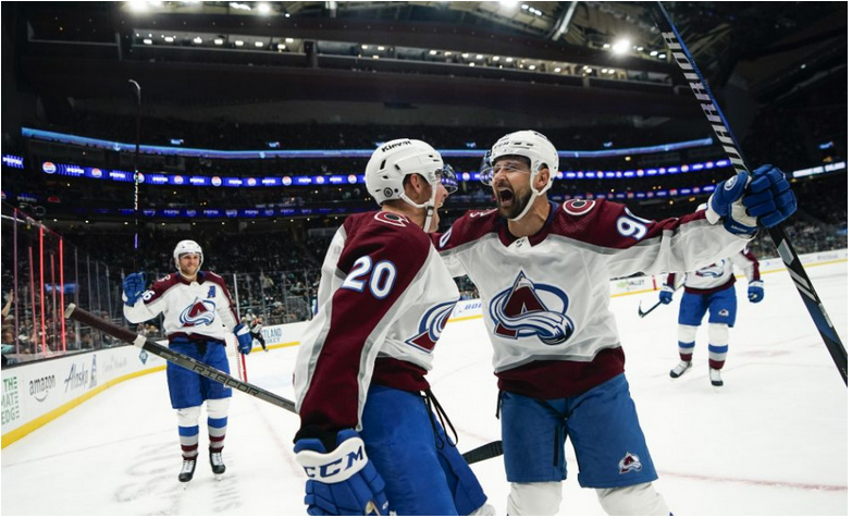 NHL: Tatar pomohol asistenciami k triumfu, víťazná premiéra Knoblaucha