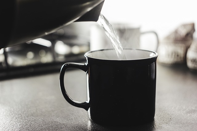 Pokiaľ opakovane prevárate vodu na čaj či kávu, robíte veľkú chybu