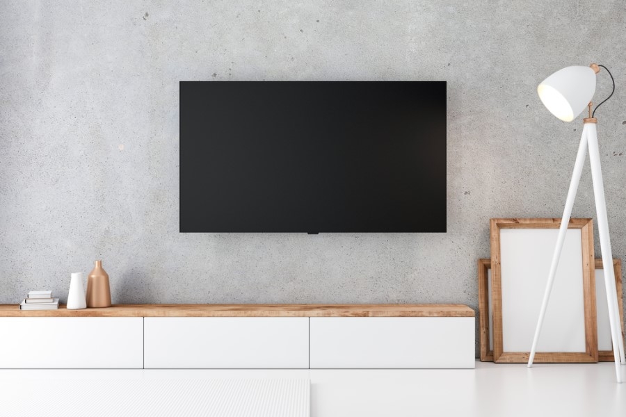 Televízor na stenu ako zaujímavé dizajnové riešenie, s ktorým ušetríte miesto