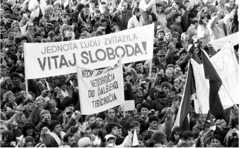 Pred 32 rokmi, 17. novembra 1989, začal pád totalitného režimu