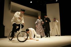Divadlo Astorka Korzo´90: Tolstoj a peniaze 