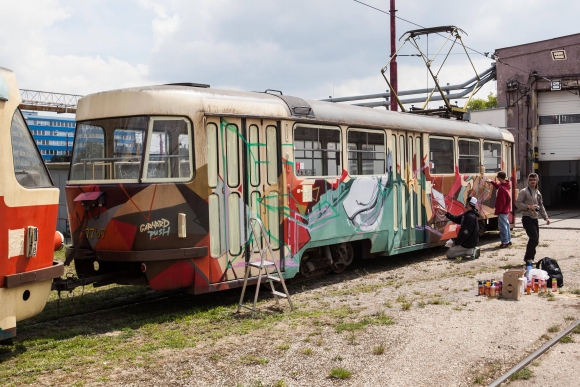 Maľovanie električkových súprav počas akcie Tram Jam