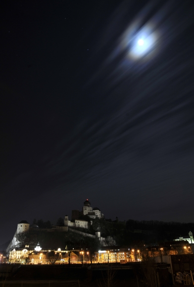 Trenčiansky hrad osvetľoval mesiac