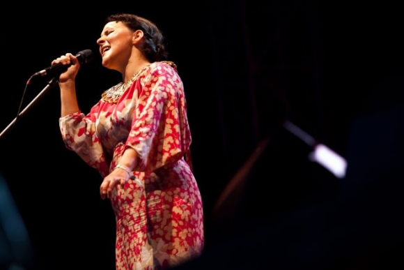 Speváčka Emiliana Torrini počas vystúpenia na festivale Bažant Pohoda 2012. Trenčín, 7. júl 2012.