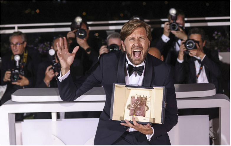 Zlatú palmu v Cannes získal film Triangle of Sadness v réžii Rubena Östlunda