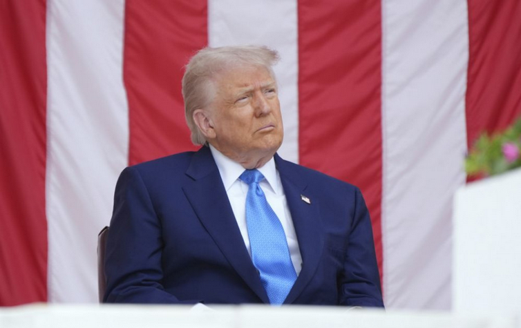 Trump: Putin sa zahráva s ohňom