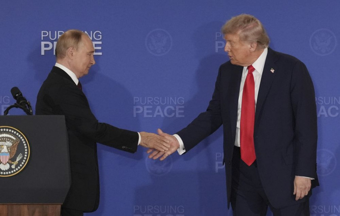 Hoteloví hostia našli v tlačiarni podklady k summitu Trump - Putin