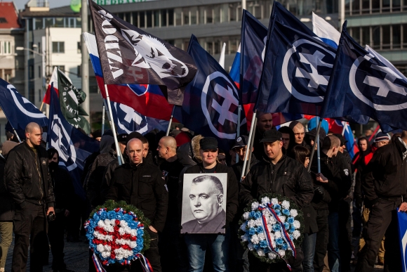 Účastníci verejného zhromaždenia pri príležitosti vzniku slovenského štátu 14. marca 1939 a pochodu za samostatné Slovensko. Bratislava, 16. marec 2013.