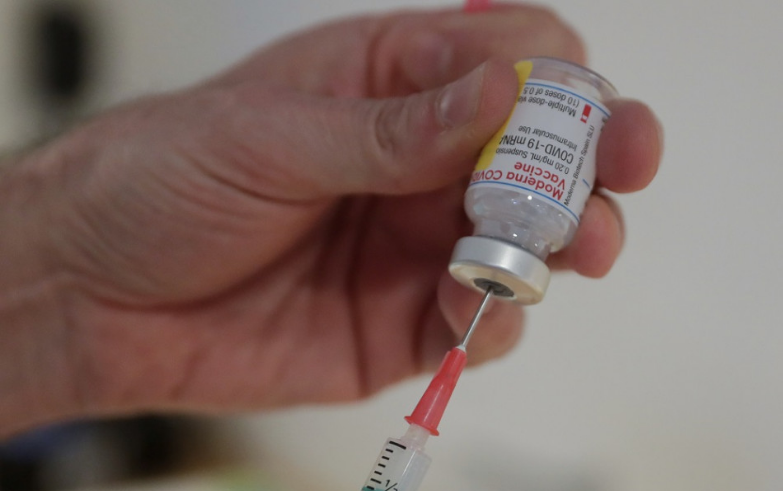 ŠTÚDIA: Vakcína možno znižuje riziko prenosu koronavírusu