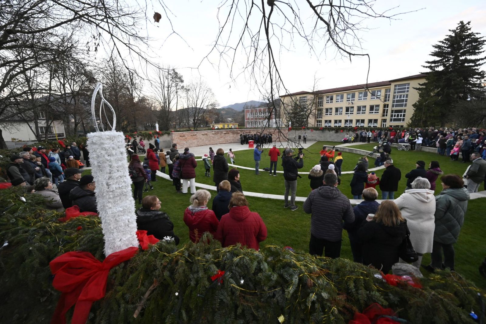 VIDEO: V Košeci vytvorili najväčší adventný veniec na Slovensku