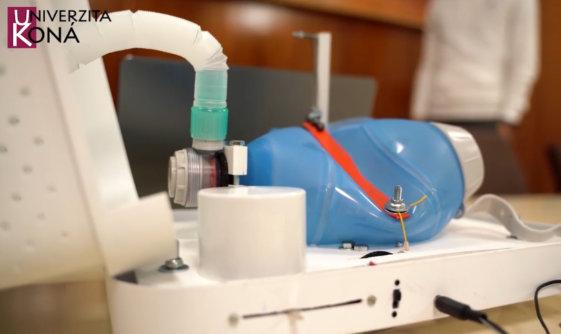 Video: Bratia Furkovci zostrojili náhradu pľúcnej ventilácie, prístroj môže pomôcť chorým na Covid-19