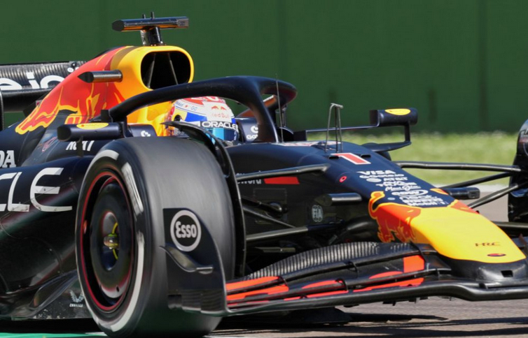 F1: Verstappen zvíťazil na VC Emilia Romagna v Imole, za ním bol McLareny