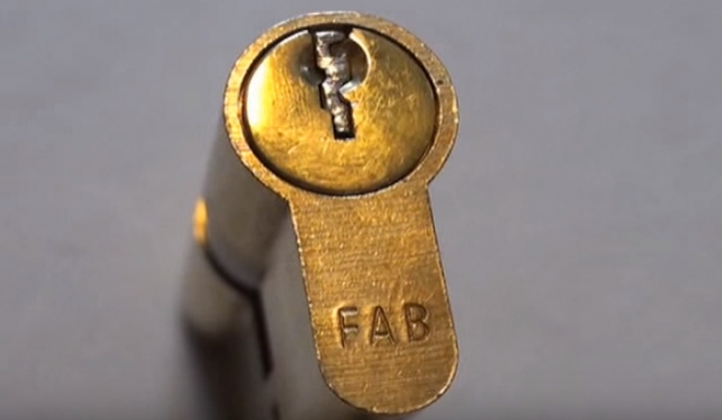 Video: Návod ako vybrať zlomený kľúč zo zámku