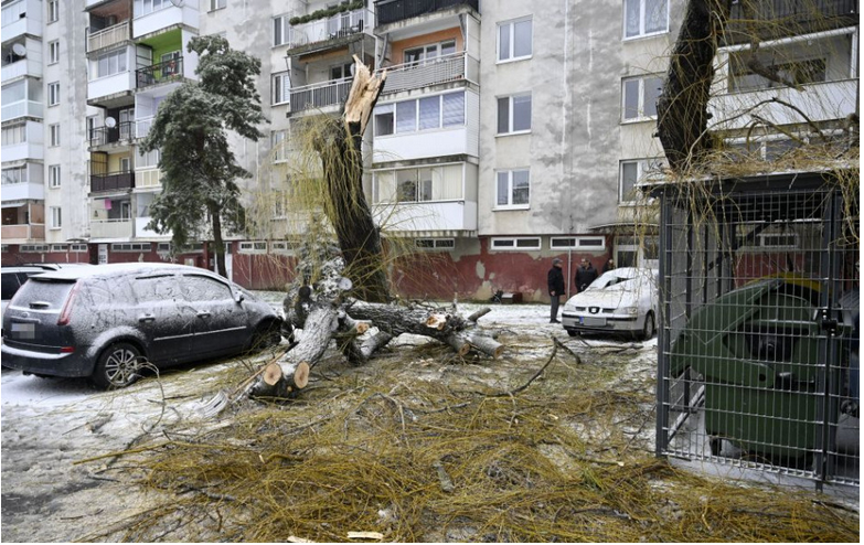 POZOR na vietor na západe, na východe platia výstrahy pred povodňami