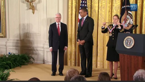 Ján Vilček si prebral ocenenie za technologický pokrok z rúk amerického prezidenta Baracka Obamu.
