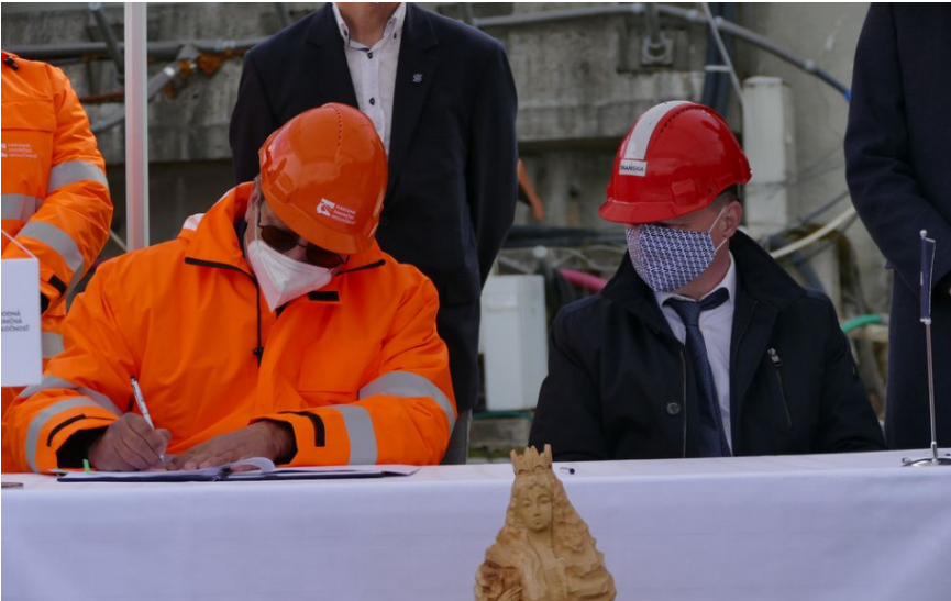 VIDEO: NDS a Skanska podpísali zmluvu na dokončenie Tunela Višňové