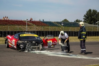 Ferrari Ľubomíra Višňovského po havárii.Foto: Facebook/Slovakia Ring