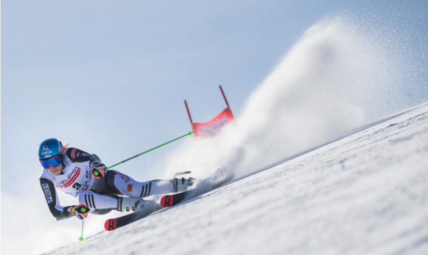 Video: Vlhová po 1. kole obrovského slalomu desiata. Lara Gutová-Behramiová naschvál vypadla