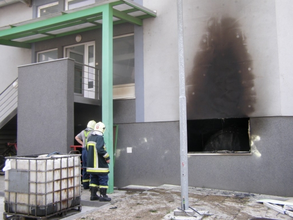 Obrazom: Výbuch otriasol továrňou na alkohol