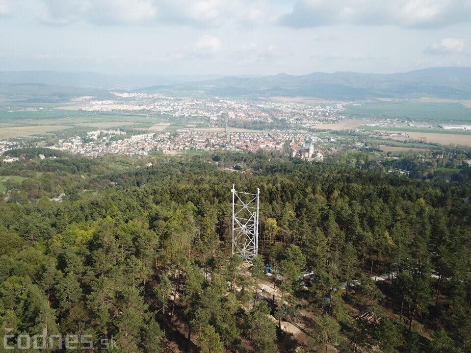 Foto a video: Nad Bojnicami onedlho sprístupnia unikátnu vyhliadkovú vežu. S výstavou už začali.