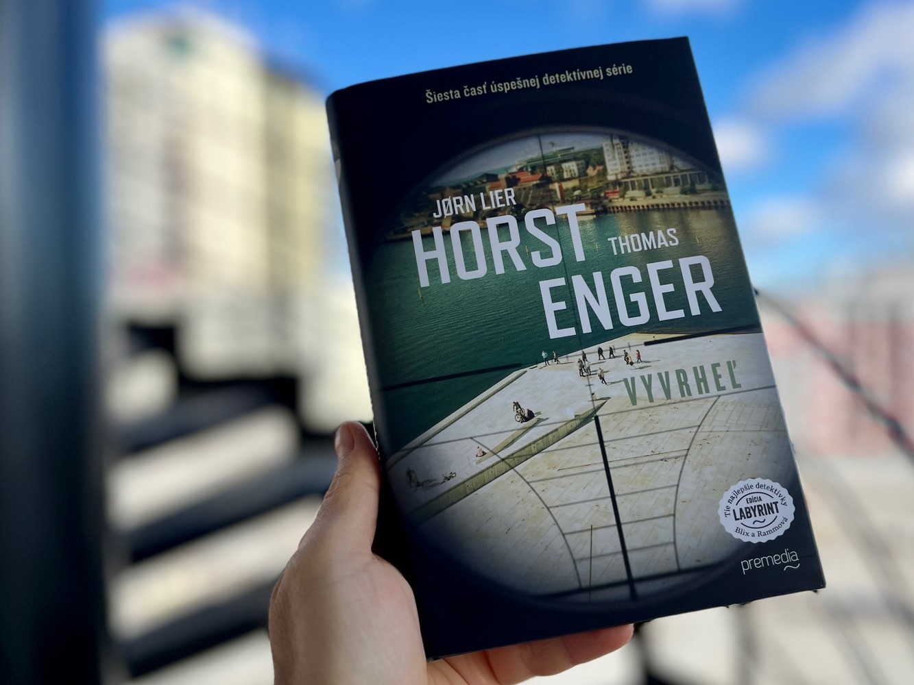 Najtemnejší diel série? Vyvrheľ prináša chaos, bolesť a zúfalú honbu za vrahom bez hraníc