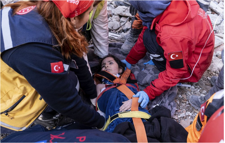 Matku s deťmi zachránili v Turecku po neuveriteľných 228 hodinách
