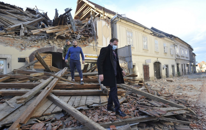 Chorvátske média oznámili, že v súvislosti so zemetrasením boli zranené osoby. Presný počet však neuviedli.