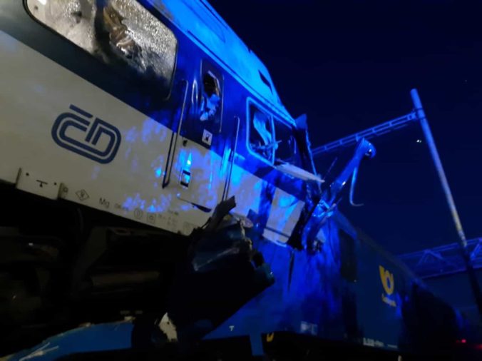 V Českom Brode sa zrazili vlaky, zranili sa desiatky ľudí (foto)