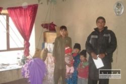 mlada afganska rodina v novom pribitk