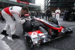 mclaren predstavil monopost mp4 26