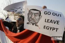 egyptania ziadaju hlavu prezidenta mu