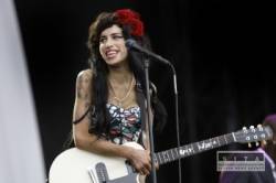 spevacku amy winehouse nasla policia