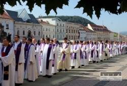 slovensko sa rozlucilo s biskupom bal