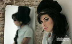 spevacku amy winehouse nasla policia