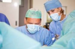 lekari pri operacii inkontinencie