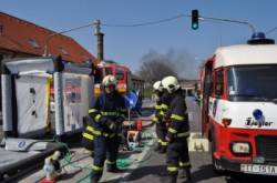 v trnave horelo auto s kyselinou dusicn