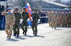 slovenski vojaci odchadzaju na misiu