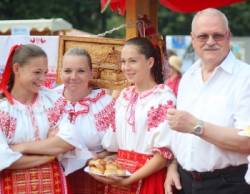 prezidenta prilakal do detvy folklor