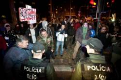 protest gorila poznacili vajicka del