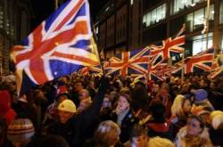 zvesenie britskej vlajky vyvolalo nasil