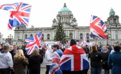 britska vlajka belfast protest
