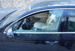 rozbite okno kradez auto