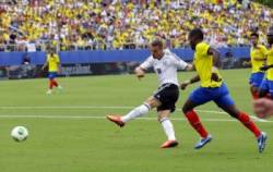 futbal nemecko ekvador lukas podolski