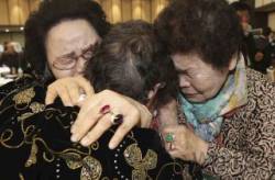 rozdelene korejske rodiny sa po 50 rokoch konecne mohli objat