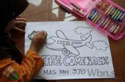 za zmiznute malajske lietadlo sa modli cely svet
